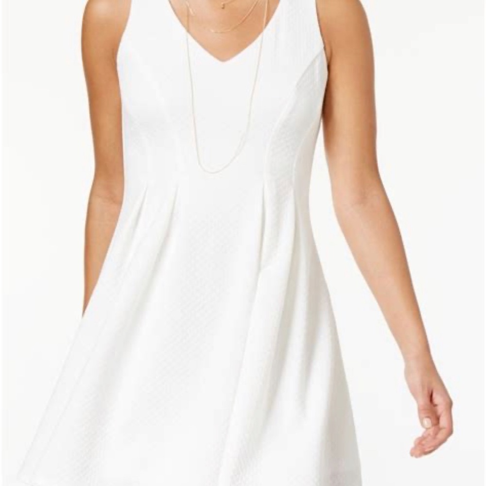 Teezeme White Dress Size 9 Above the Knee
